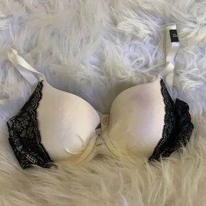 NWT Fabulous by Victoria’s Secret Lined Demi Bra.
